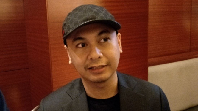 Raditya Dika.