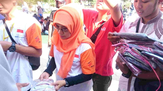 Bakrie Amanah bagi kado lebaran untuk ribuan warga Garut