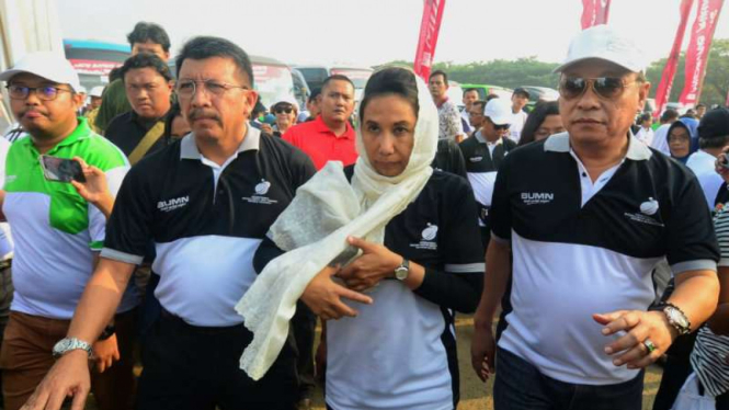 Menteri BUMN Rini Soemarno (tengah), Dirut BTN Maryono (Kanan).