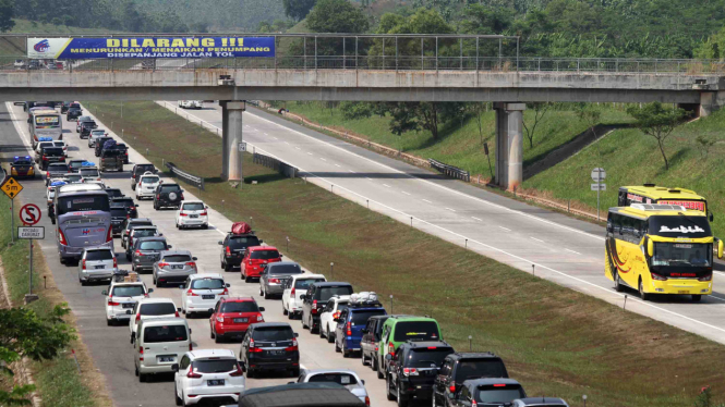 Ilustrasi: Kendaraan melintasi ruas jalan Tol Cipali-Palimanan (Cipali), di Purwakarta
