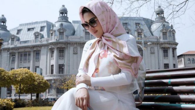 Syahrini.