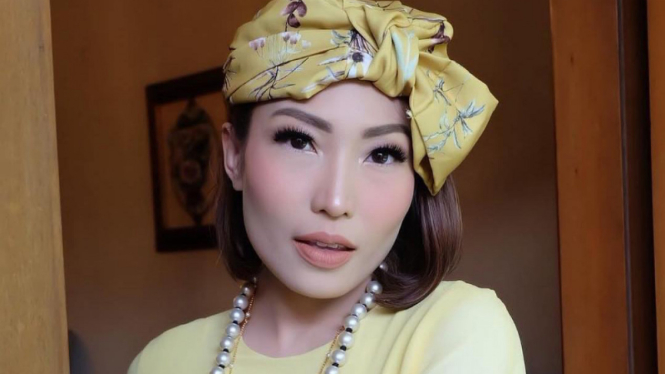 Ayu Dewi.