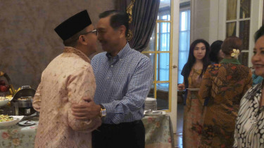Menko Kemaritiman Luhut Panjaitan hadiri open house Ketum Kadin 