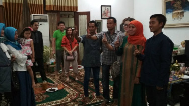 Suasana open house di rumah Khofifah Indar Parawansa