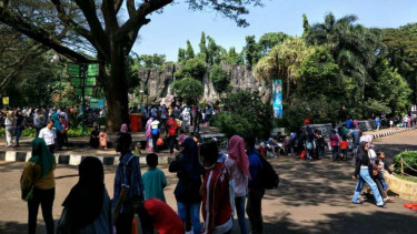 Turis lokal di Ragunan.