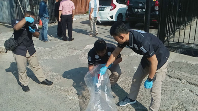 Olah TKP teror batu ke pengendara di Depok