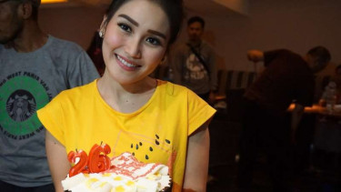 Ayu Ting Ting.