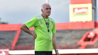 Pelatih Persib Bandung, Roberto Carlos Mario Gomez.