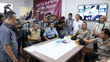 Wakapolri Komjen Syafruddin memantau arus balik lebaran 2018 di Bandara Soeta.