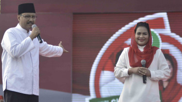 Cagub Jatim Saifullah Yusuf atau Gus Ipul (kiri) dan Cawagub Puti Guntur Soekarno (kanan)