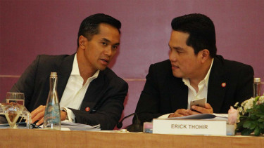  Anindya Novyan Bakrie dan Erick Tohir di RUPS PT. Visi Media Asia Tbk