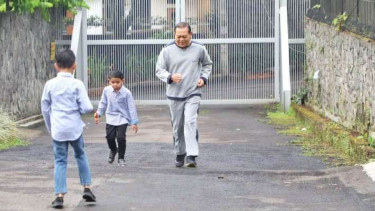 Calon Gubernur Jabar, Sudrajat, lari pagi jelang pencoblosan.