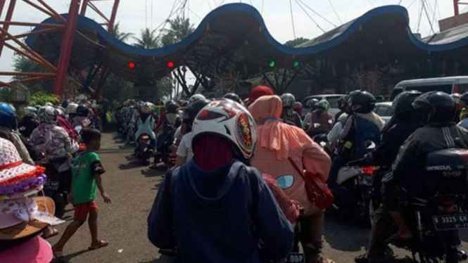 Antrean panjang masuk Ancol