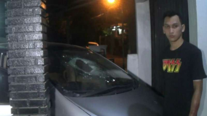 Korban pelemparan batu di jalan tol.