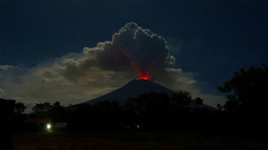 Gunung Agung Meletus Kembali