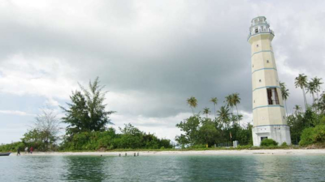 Mercusuar di Pulau Rangit di Kepulauan Banyak, Aceh