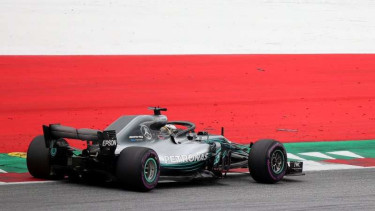Pembalap Tim Mercedes, Lewis Hamilton