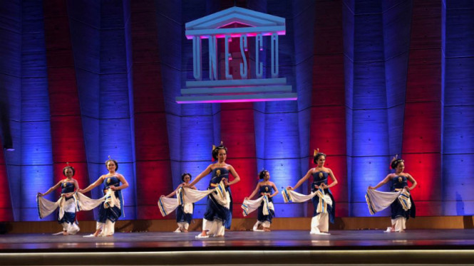 Penampilan e-Gamelan Udinus di UNESCO.