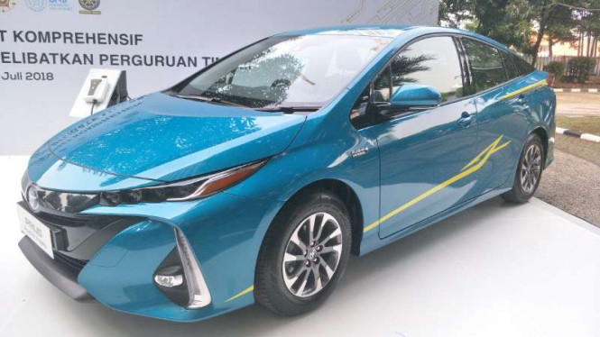 Mobil hibrida Toyota Prius Hybrid