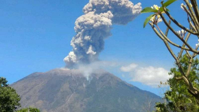 Gunung Agung di Kabupaten Karangasem, Bali.