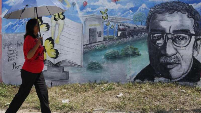 Mural Gabriel Garcia Marquez di Kota Aracataca, Kolombia - John Vizcaino/Reuters