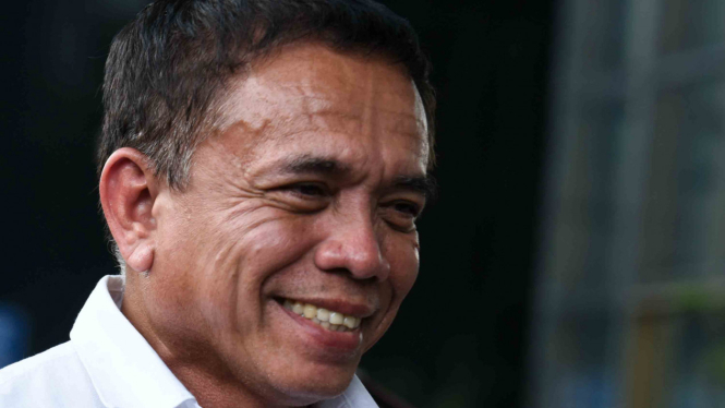 Gubernur Aceh Irwandi Yusuf  dibawa ke gedung KPK setelah diamankan untuk diperiksa di Jakarta