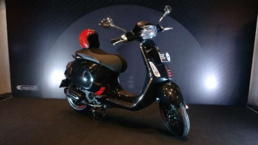 Vespa Sprint Carbon secara resmi meluncur di Indonesia.