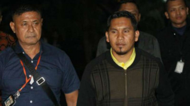 KPK langsung menahan Bupati Bener Meriah Ahmadi. 