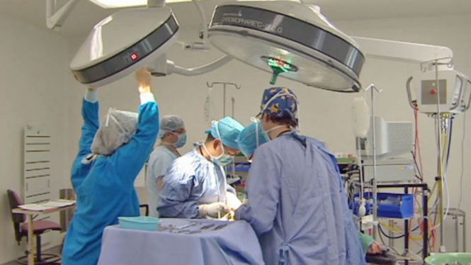 Surgeons performing an operation in Canberra.