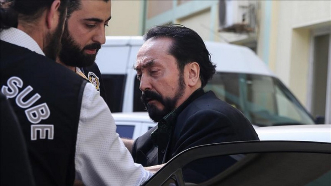Polisi Istanbul menangkap Adnan Oktar, yang dikenal sebagai Harun Yahya