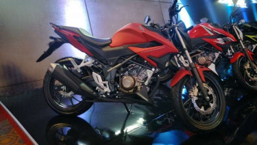 Honda CB150R StreetFire terbaru.