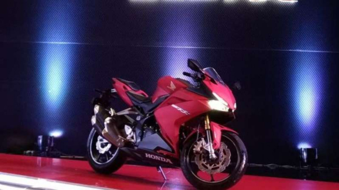 CBR250RR dengan warna terbaru.