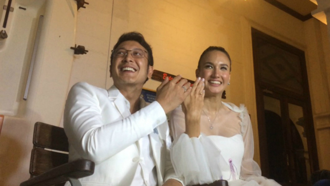 Pernikahan Nadine Chandrawinata dan Dimas Anggara