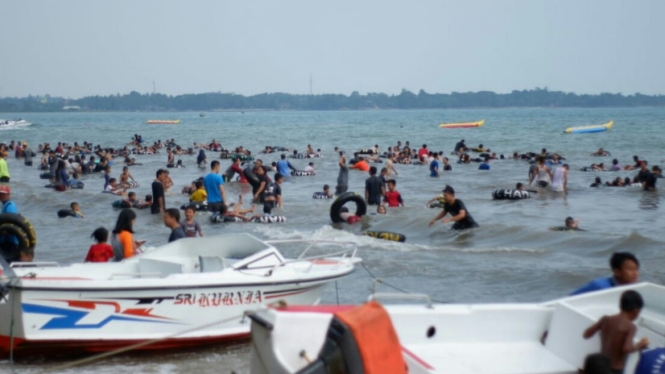 Suasana Pantai Carita, Banten tahun 2018. (Foto ilustrasi).