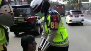 Pelanggar mohon ampun ke Polwan