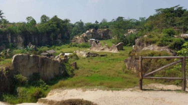 Tebing Koja Kandang Gozila di Tangerang