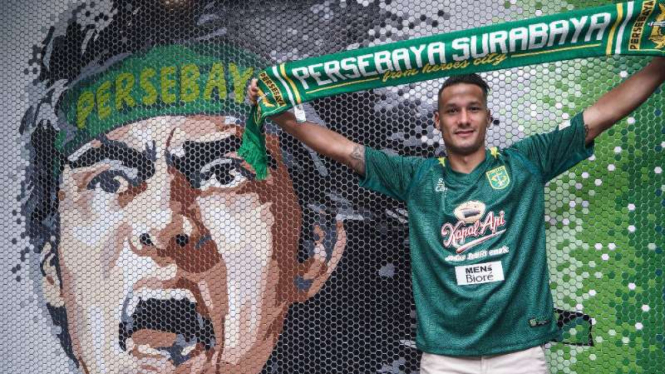 Gelandang Persebaya Surabaya, Raphael Maitimo.