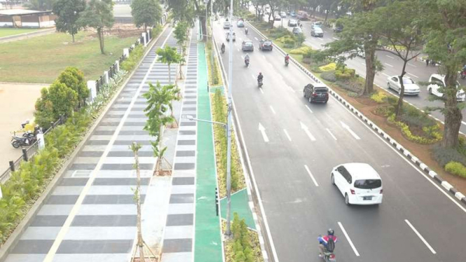 Trotoar baru di kawasan Gelora Bung Karno Jakarta