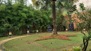 Halaman rumah BJ Habibie