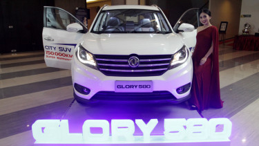 Agnez Mo Meriahkan Peluncuran SUV Glory 580