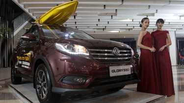 Agnez Mo Meriahkan Peluncuran SUV Glory 580