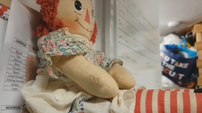 Boneka tua.