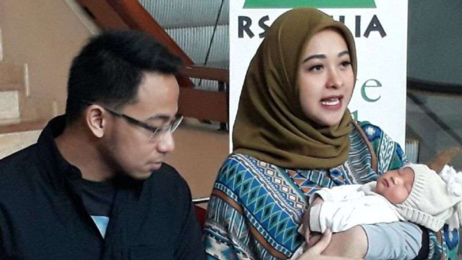 Poppy Bunga dan keluarga