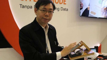 Direktur PT Omega Teknologi Indonesia, Ong Pendopo Winoto dengan aplikasi Hybrid Cloud.