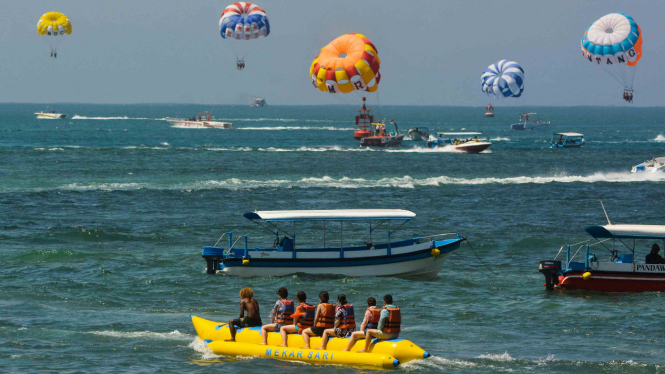 Berwisata di kawasan 'watersport' Tanjung Benoa, Badung, Bali