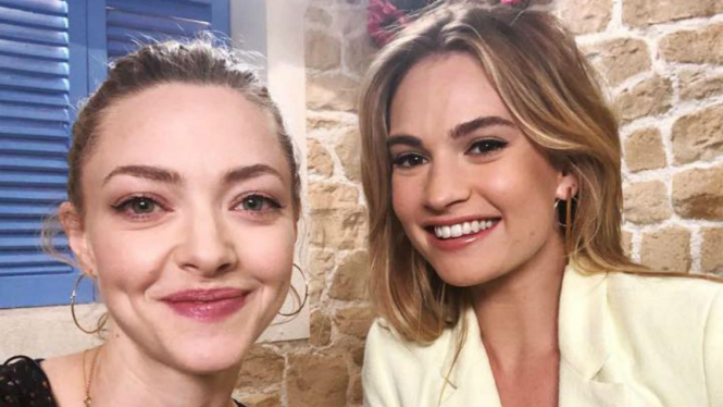  Amanda Seyfried dan Lily James 