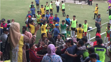 Pertandingan ASIFA versus Persidap di Piala Soeratin ricuh