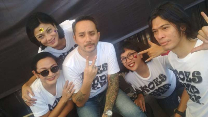 Chicha Cs Koes 2end Generation di Kejati Jatim, Surabaya, Jawa Timur, pada Senin, 23 Juli 2018.  