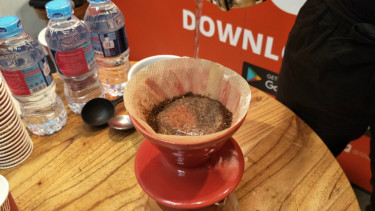 Menyeduh kopi 