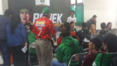 Pendaftaran manual kartu Persebaya Selamanya di Wisma Karanggayam
